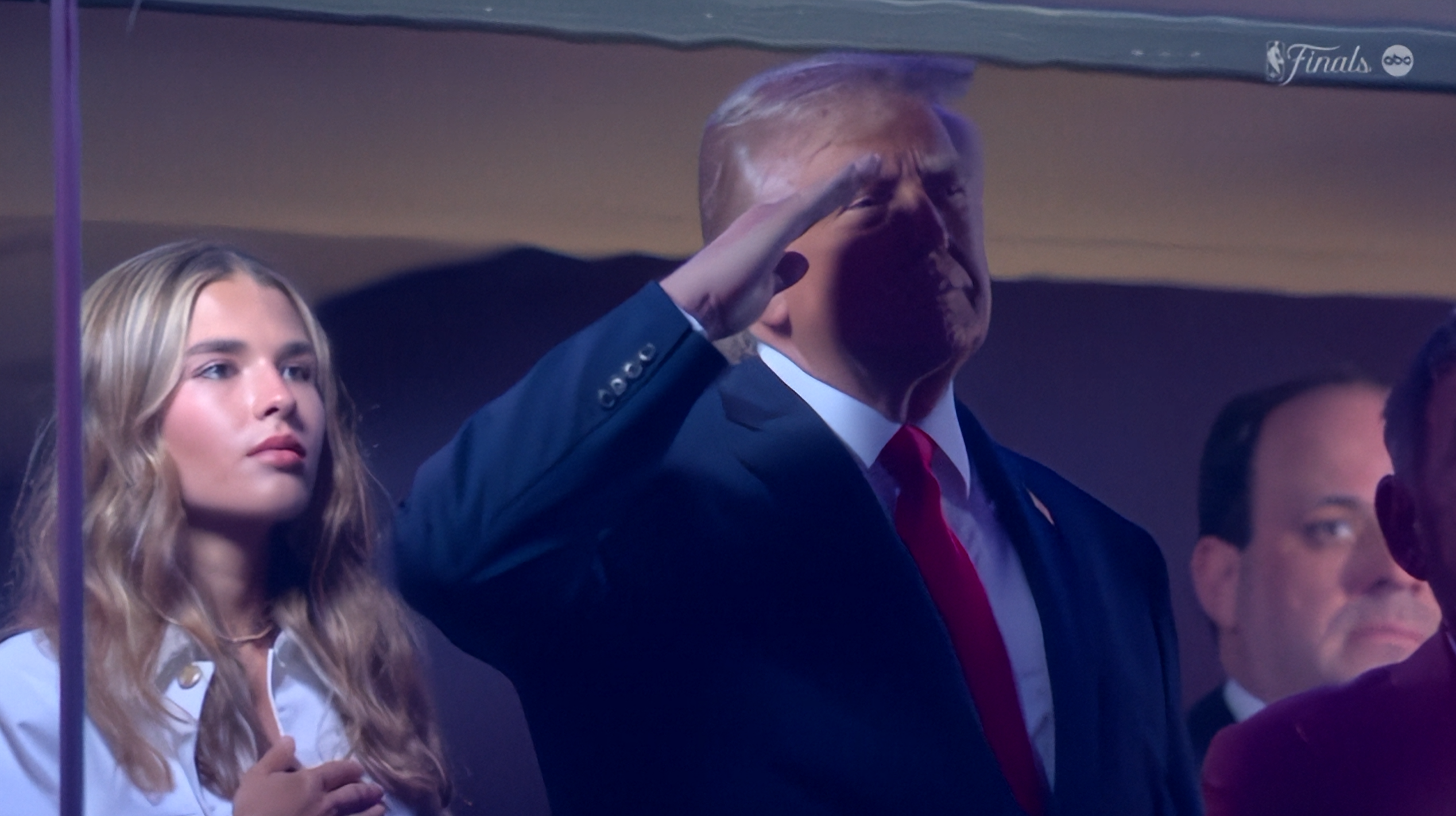 THE KNICKS’ NEW KING: Trump Injects Legendary ‘New York Energy’ Into Madison Square Garden for Historic NBA Finals Appearance